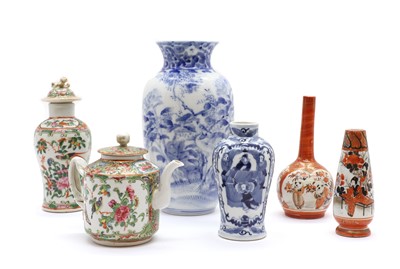 Lot 155 - A collection of Chinese and Japanese porcelain