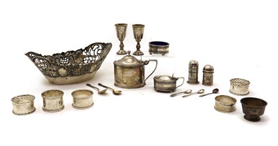 Lot 21 - A quantity of silver items
