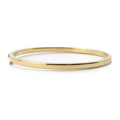 Lot 1108 - A 9ct gold hinged bangle