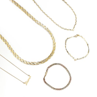 Lot 302 - A collection of 9ct gold jewellery
