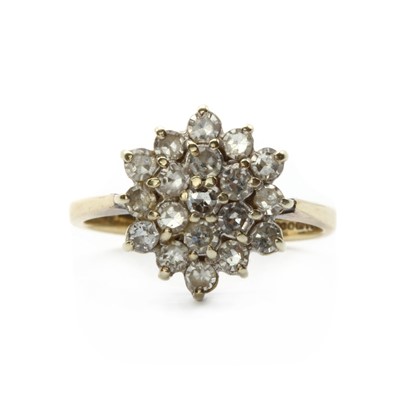 Lot 70 - A 9ct gold diamond cluster ring