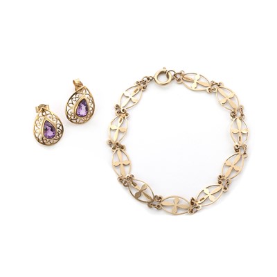 Lot 238 - A 9ct gold bracelet