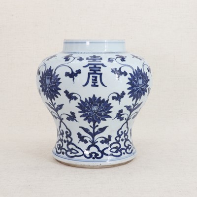 Lot 219 - A Chinese blue and white jar