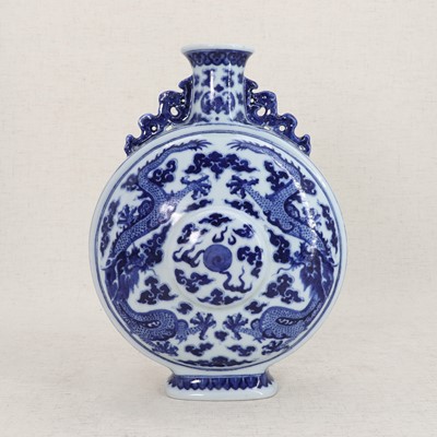 Lot 87 - A Chinese blue and white moon flask