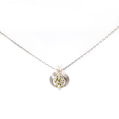 Lot 82 - An 18ct yellow and white gold diamond set cluster pendant