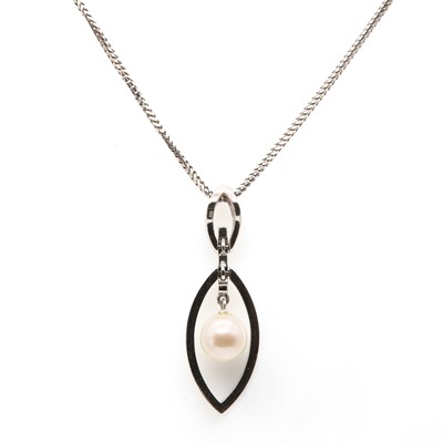 Lot 173 - An 18ct white gold diamond and cultured pearl pendant