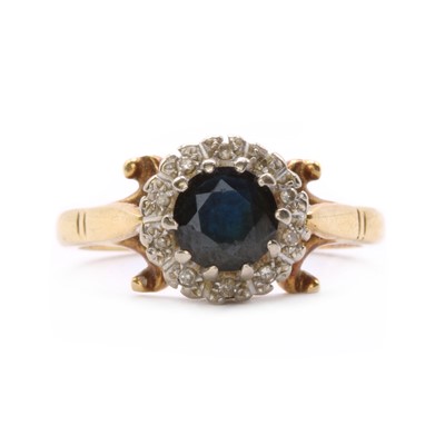 Lot 155 - An 18ct gold sapphire and diamond cluster ring