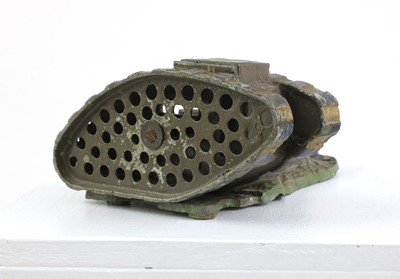 Lot 432 - A 'Starkie's' cast metal World War 1 mark 3 tank and field gun money box