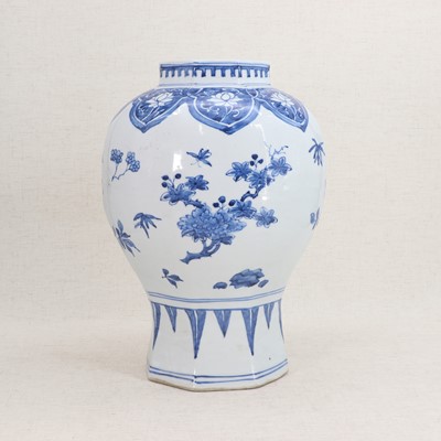 Lot 18 - A Chinese blue and white meiping vase