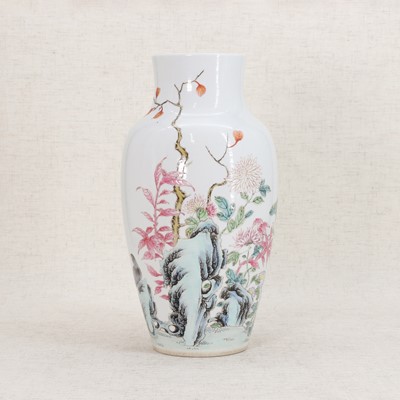 Lot 271 - A Chinese famille rose vase