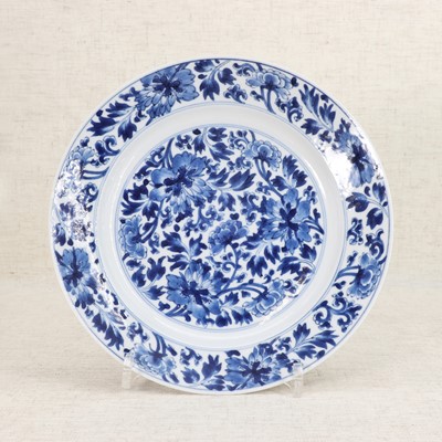 Lot 23 - A Chinese blue and white plate