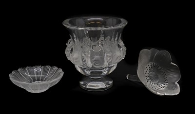 Lot 207 - A Lalique glass Dampierre vase