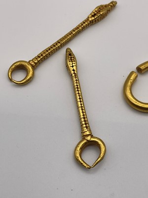 Lot 150 - A Celtic bronze brooch or cloak ring