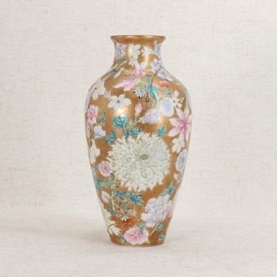 Lot 218 - A Chinese famille rose vase