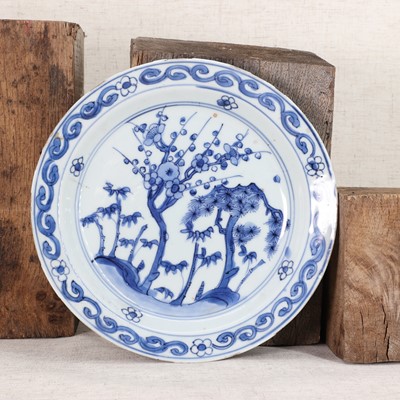 Lot 281 - A Chinese ko-sometsuke blue and white plate