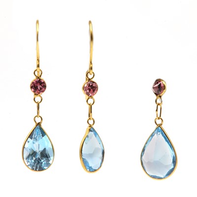 Lot 222 - A gold blue topaz and garnet earrings and pendant suite