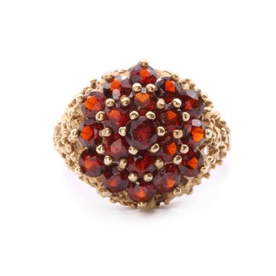 Lot 34 - A 9ct gold garnet cluster ring