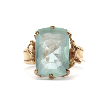 Lot 1091 - A 9ct gold single stone aquamarine ring