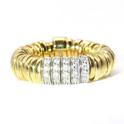 Lot 258 - An 18ct gold diamond set 'Sweetie' ring, by Links of London