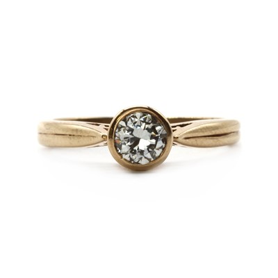 Lot 48 - A 9ct gold single stone diamond ring