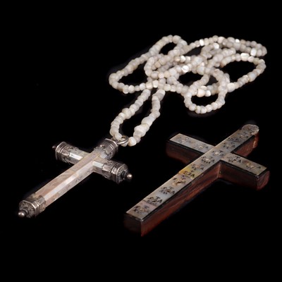 Lot 470 - An Indo-Portuguese mother or pearl cross