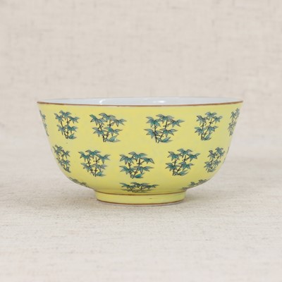 Lot 284 - A Chinese yellow-ground green-enamelled bowl