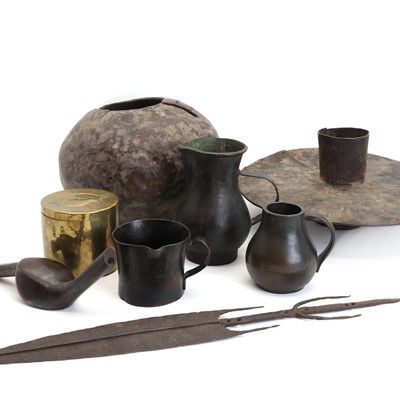 Lot 466 - A collection of metalware