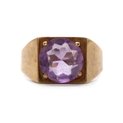 Lot 162 - A 9ct gold single stone amethyst ring