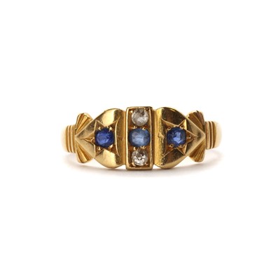 Lot 1041 - An Edwardian 18ct gold sapphire diamond ring