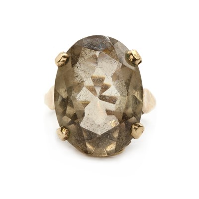 Lot 187 - A 9ct gold single stone smoky quartz ring