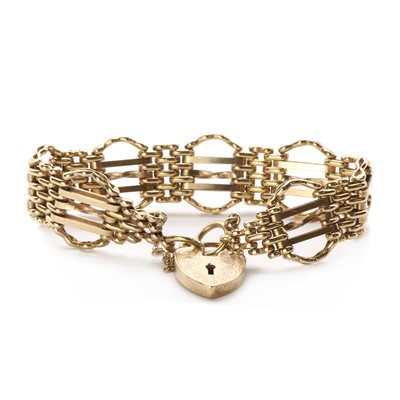 Lot 37 - A 9ct gold gate bracelet