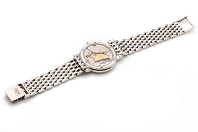 Lot 474 - A gentlemen's 18ct white gold Patek Philippe 'Calatrava' automatic bracelet watch