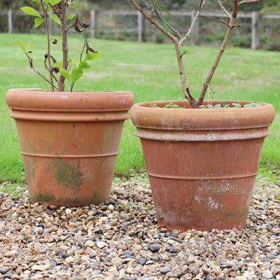 Lot 309 - A pair of Whichford terracotta pots