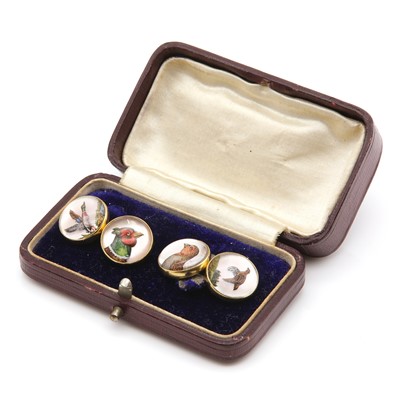 Lot 96 - A pair of reverse painted crystal intaglio or Essex crystal chain link cufflinks