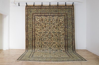 Lot 424 - An Oushak carpet