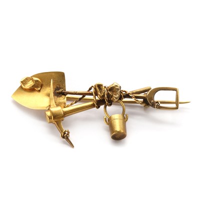 Lot 1007 - A gold 'prospector' brooch