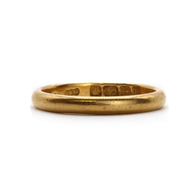 Lot 49 - A 22ct gold 'D' section wedding ring