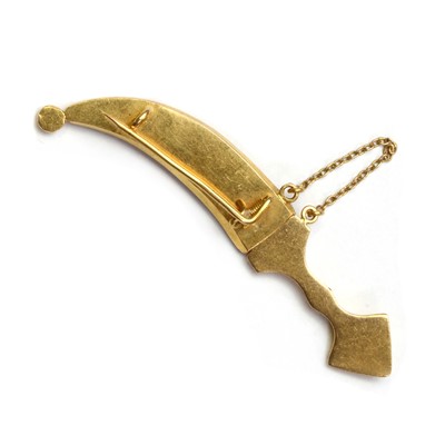 Lot 306 - A gold Persian jambiya dagger brooch