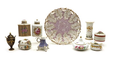 Lot 160 - A collection of Continental porcelain