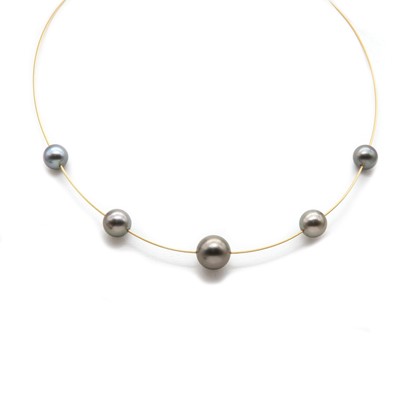 Lot 237 - A gold Tahitian cultured pearl necklace