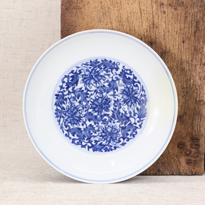 Lot 35 - A Chinese blue and white saucer
