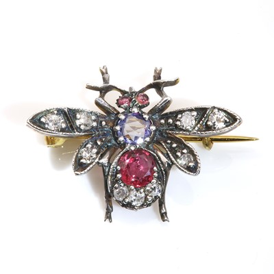 Lot 234 - A diamond and assorted gemstone set bee brooch