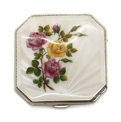 Lot 76 - An enamelled silver compact