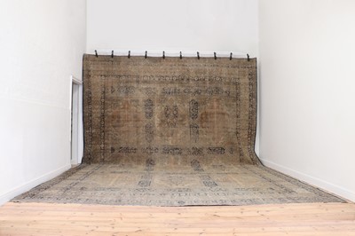 Lot 71 - A large Laver wool carpet