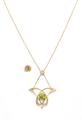 Lot 72 - An Edwardian peridot, citrine and split pearl necklace