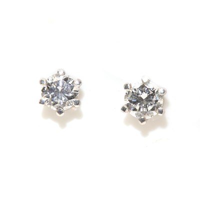 Lot 376 - A pair of single stone diamond stud earrings