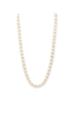 Lot 177 - A single row uniform cultured pearl necklace