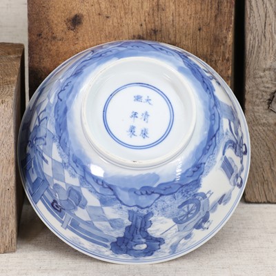 Lot 27 - A Chinese blue and white bowl