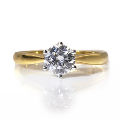 Lot 316 - An 18ct gold single stone diamond ring