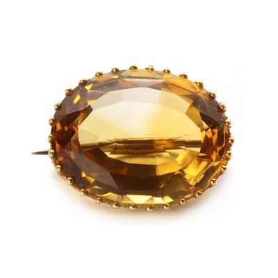 Lot 1044 - A gold single stone citrine brooch